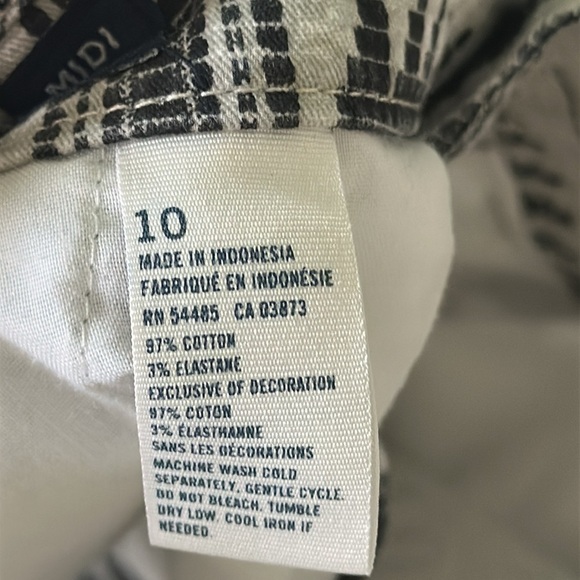 American Eagle Women's Chino Shorts Size 10 Stretch Midi Aztec Geometric Cuffed - Picture 4 of 5